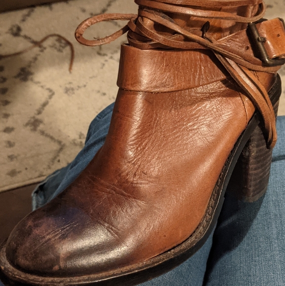Beautiful Cognac brown colored Vince Camuto Booties.. - Picture 10 of 10